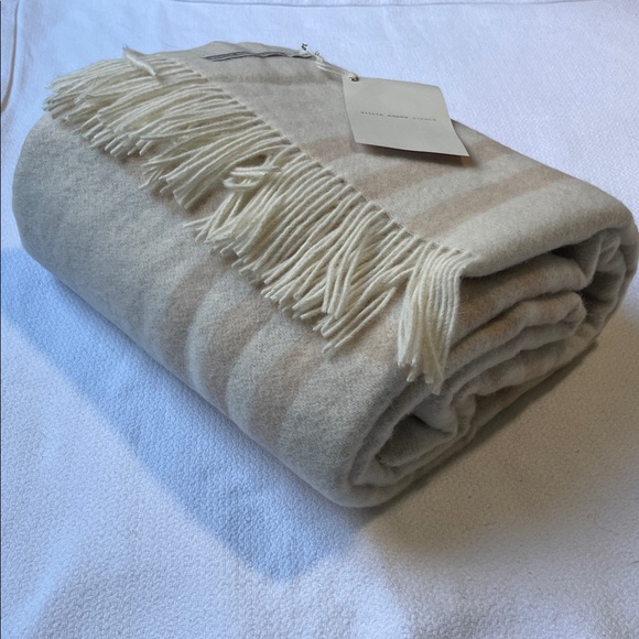 NWT Alicia Adams Alpaca Cream and Tan Throw Blanket - Picture 2 of 2